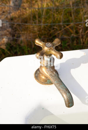 Antike Untersatzwanne Stockfoto