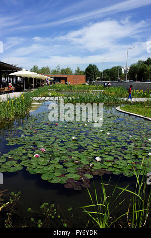 Wasser ist die vorherrschende atmosphärische kompositorische Element vom Garten des Wassers befindet sich in Thessaloniki die neue promenade Stockfoto