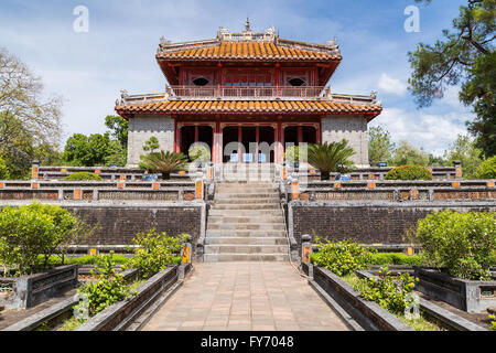 Pavillon im kaiserlichen Minh Mang Grab in Hue, Vietnam Stockfoto