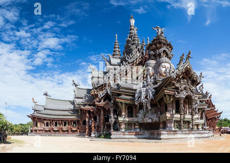 Heiligtum der Wahrheit in Pattaya bei Tag Stockfoto