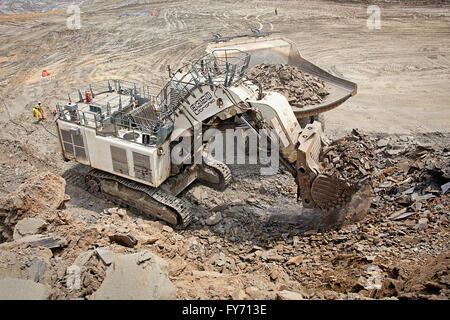 FQM Mining-Bagger und große Beute LKW, Sambia Stockfoto