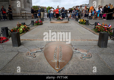 Grab des unbekannten Soldaten unter dem Arc de Triomphe, Paris, Frankreich Stockfoto