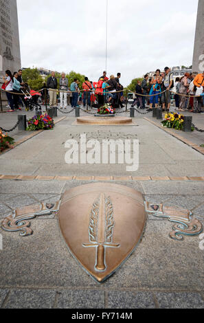 Grab des unbekannten Soldaten unter dem Arc de Triomphe, Paris, Frankreich Stockfoto