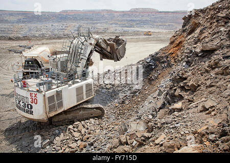 FQM Mining-Bagger und große Beute LKW, Sambia Stockfoto