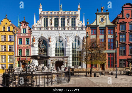 Artushof mit Neptun-Brunnen in Danzig, Polen. Stockfoto