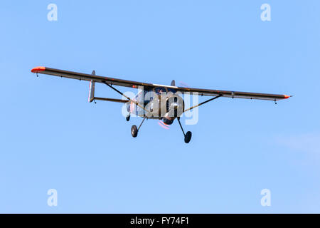 Avions Max Holste MH 151 M 5 ML G-CIGH Broussard im Flug am Breighton Flugplatz Stockfoto