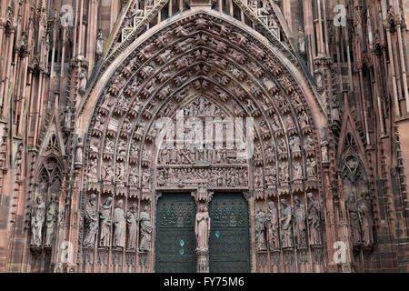 Hauptportal des West-Fassade, Straßburger Münster, Straßburg, Elsass, Frankreich Stockfoto