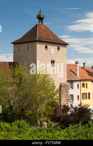 Stadttor an der Place De La Cathédrale, Turckheim, Elsass, Frankreich Stockfoto