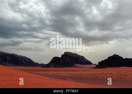 Sandsturm in der Wüste Wadi Rum Stockfoto