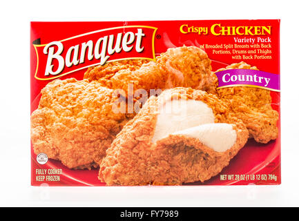 Winneconne, Wisconsin - 21. Februar 2015: Box von Bankett Crispy Chicken im Land Geschmack. Stockfoto