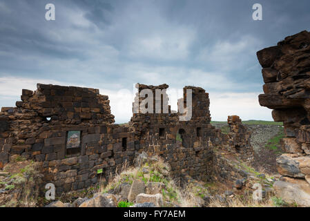 Eurasien, Caucasus Region, Armenien, Aragatsotn Provinz, Amberd, 7. Jahrhundert Festung liegt an den Hängen des Mt Aragat Stockfoto