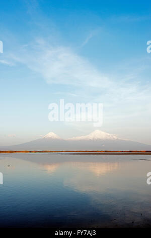 Eurasien, Caucasus Region, Armenien, Berg Ararat (5137m) höchster Berg in der Türkei fotografiert aus Armenien Stockfoto