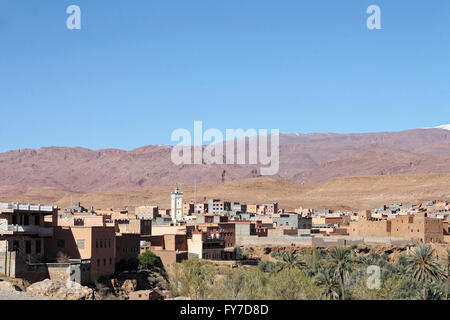 Panoramische Ansicht der marokkanischen Häuser in Tinghir Oasen in Marokko. Stockfoto