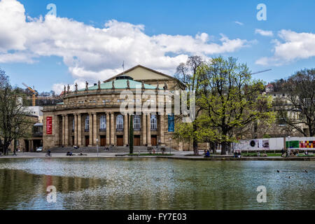 Staatstheater Stuttgart, Staatstheater, klassische Gebäude außen neben dem Eckensee See, Oberer Schlossgarten Stockfoto