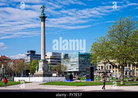 Schlossplatz, Stuttgart König Wilhelm 1 Jubilee Spalte, Kunstmuseum moderne Kunstgalerie und Einkaufszentrum Königsbau Stockfoto