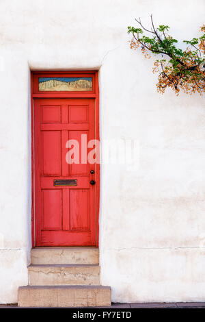 Bunte Architektur einschließlich Türen und Adobe Häusern Make-up viel des Barrio Historic District in Tucson, Arizona. Stockfoto