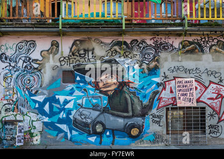 Wandgemälde an einem Gebäude in der Stadt Metelkova, Ljubljana, Slowenien Stockfoto