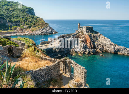 Chiesa San Pietro, Küste von Portovenere, Ligurien, Nordwestitalien Stockfoto