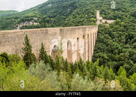 Aquädukt Brücke Ponte delle Torri in Spoleto, Umbrien, Italien Stockfoto