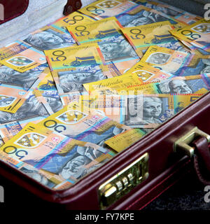 Aktenkoffer voller australische fünfzig-Dollar-Noten. Stockfoto