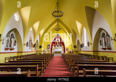 Die Iglesia De La Merced Church Inneren Heiligtum in der Innenstadt von Ushuaia, Argentinien, Südamerika. Stockfoto