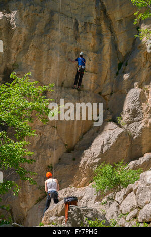 Kletterer in Aktion im Nationalpark Paklenica, Kroatien Stockfoto