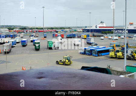 Blick von der Fähre im Hafen von Dublin, Irland. Stockfoto