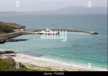 Das Caledonian MacBrayne MV Lochalainn Fähre Eriskay für die Insel Bara. Stockfoto