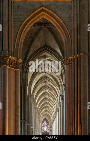Rechten Kirchenschiff der Kathedrale Notre-Dame. Reims. Champagner. Frankreich. Stockfoto