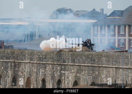 21 Gun Salute für HM The Queen's tatsächliche 90. Geburtstag am 21. April 2016. Stockfoto