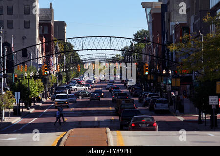 Saginaw Street in der Innenstadt von Flint, Michigan. Stockfoto