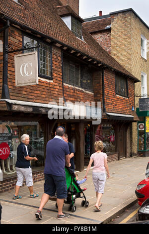 UK, Kent, Tenterden, High Street, 1520 s Altbau Gymnasium nun CC und Viyella Geschäfte Stockfoto