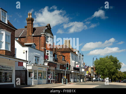 UK, Kent, Tenterden, High Street Geschäfte in historischen Gebäuden Stockfoto