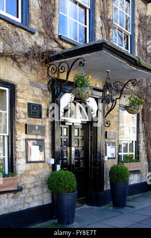 Der eindrucksvolle Eingang zum Bären Hotel bei Woodstock, Oxfordshire, England, UK. Stockfoto