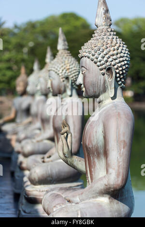 Buddha-Statuen in Seema Malaka Meditationszentrum, Colombo, Sri Lanka Stockfoto