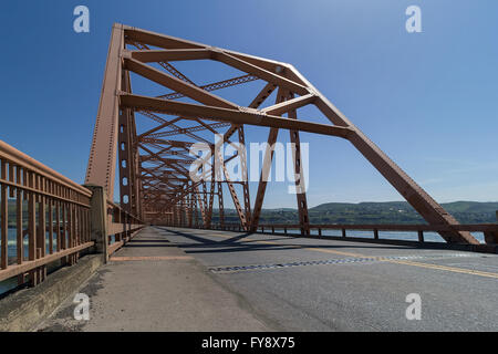 Die Dalles Brücke überspannt über Columbia River zwischen Oregon und Washington Staaten von Amerika Stockfoto