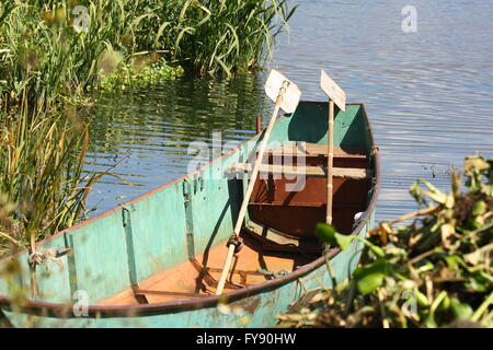 Ruderboot am Erhai See Dali, China Stockfoto