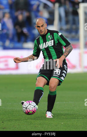 Reggio Emilia, Italien. 20. April 2016. Paolo Cannavaro Sassuolo Verteidiger in Aktion während der uns Sassuolo Calcio Vs Unione Calcio Sampdoria Serie Drücken einer Fußball-Europameisterschaft, wo endet das Spiel mit 0: 0 Punkten © Massimo Morelli/Pazifik/Alamy Live News Stockfoto