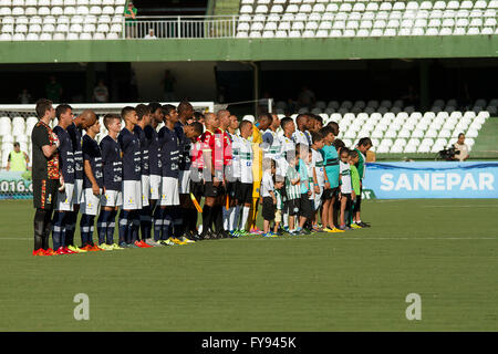 Curitiba, Brasilien. 23. April 2016. Coritiba Foot Ball Club und PTSC machen das Rückspiel im Halbfinale der Campeonato Paranaense, das Stadion Couto Pereira. (Foto: William Artigas/FotoArena) © Fotoarena/Alamy Live-Nachrichten Stockfoto