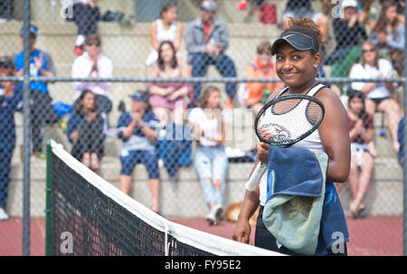 Albuquerque, NM, USA. 23. April 2016. 041516.Eldorado Ivana Corley lächelt nach defeating La Cueva's Sarianna Kuuttila für Albuquerque Metro Tennis Championship Finale in Albuquerque Academy in Albuquerque, NM, 23. April 2016 singles. Corley gewann. © Marla Brose/Albuquerque Journal/ZUMA Draht/Alamy Live-Nachrichten Stockfoto