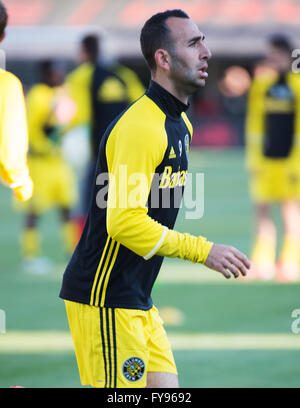 Columbus, Ohio, USA. 23. April, wärmt 2016.Columbus Crew SC vorwärts Justin Meram (9) vor dem Spiel gegen Houston. Columbus, Ohio. Bildnachweis: Brent Clark/Alamy Live-Nachrichten Stockfoto