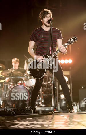 Manchester, UK. 23. April 2016. Australiens 5 Sekunden des Sommers führen in der Manchester Arena 23.04.2016 Credit: Gary Mather/Alamy Live News Stockfoto