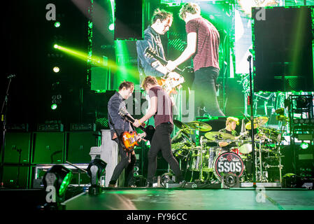 Manchester, UK. 23. April 2016. Australiens 5 Sekunden des Sommers führen in der Manchester Arena 23.04.2016 Credit: Gary Mather/Alamy Live News Stockfoto