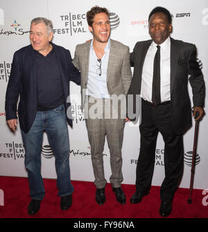 New York City, USA. 23. April 2016. Robert De Niro, Diego Boneta und Pele besuchen - Pele: Geburt Of A Legend - Premiere während der 2016 Tribeca Film Festival in John Zuccotti Theater Credit: Ovidiu Hrubaru/Alamy Live News Stockfoto