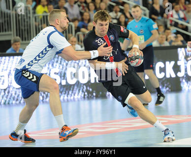 Zagreb, Kroatien. 23. April 2016. Onufryienko (R) von Paris Saint-Germain konkurriert während der EHF Herren Handball Champions League Viertelfinale gegen PPD Zagreb in Zagreb, Kroatien, 23. April 2016. Paris Saint - Germain gewann 28-20. © Miso Lisanin/Xinhua/Alamy Live-Nachrichten Stockfoto