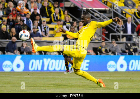 Mapfre Stadion, USA. 23. April 2016. . Columbus Crew SC vorwärts Kei Kamara (23) verfehlt ein Kreuz in der ersten Hälfte des Spiels zwischen Houston Dynamo und Columbus Crew SC. Columbus Crew SC 1 - Houston Dynamo 0 nach der ersten Hälfte. Bildnachweis: Cal Sport Media/Alamy Live-Nachrichten Stockfoto