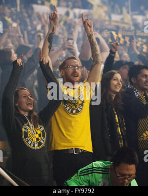 Columbus, Ohio, USA. 23. April, feiern 2016.Crew SC Fans ein Sieg gegen Houston am Samstag. Columbus, Ohio. Bildnachweis: Brent Clark/Alamy Live-Nachrichten Stockfoto