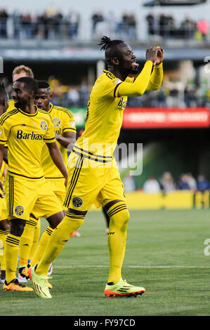 Mapfre Stadion, USA. 23. April 2016. . Columbus Crew SC vorwärts Kei Kamara (23) feiert seinen Kick Elfmetertor in der zweiten Hälfte des Spiels zwischen Houston Dynamo und Columbus Crew SC. Columbus Crew SC 1 - Houston Dynamo 0 nach der ersten Hälfte. Bildnachweis: Cal Sport Media/Alamy Live-Nachrichten Stockfoto