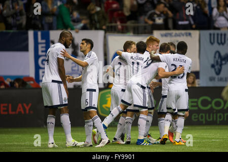 Vancouver, Kanada. 23 April 2016. MLS Fußball - Vancouver feiert ein Ziel. Vancouver Vs Dallas, Vancouver gewinnt 3-0. Das BC Place Stadium.  Bildnachweis: Gerry Rousseau/Alamy Live-Nachrichten Stockfoto