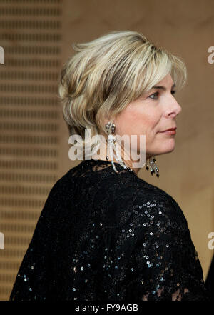 Amsterdam, 23.04.2016 HRH Prinzessin Laurentien (Handtasche) seiner königlichen Hoheit Prinz Constantijn Handout im Muziekgebouw Aan ' t IJ in Amsterdam den Preis für die World Press Photo des Jahres 2015. Der australische Fotograf Warren Richardson Jahr Gewinner mit einem schwarzen und weißen Nacht Bild syrischen Flüchtlinge, die die Grenze zwischen Serbien und Ungarn RPE/Albert Nieboer/Niederlande, - Nein-Draht-Dienst- Stockfoto